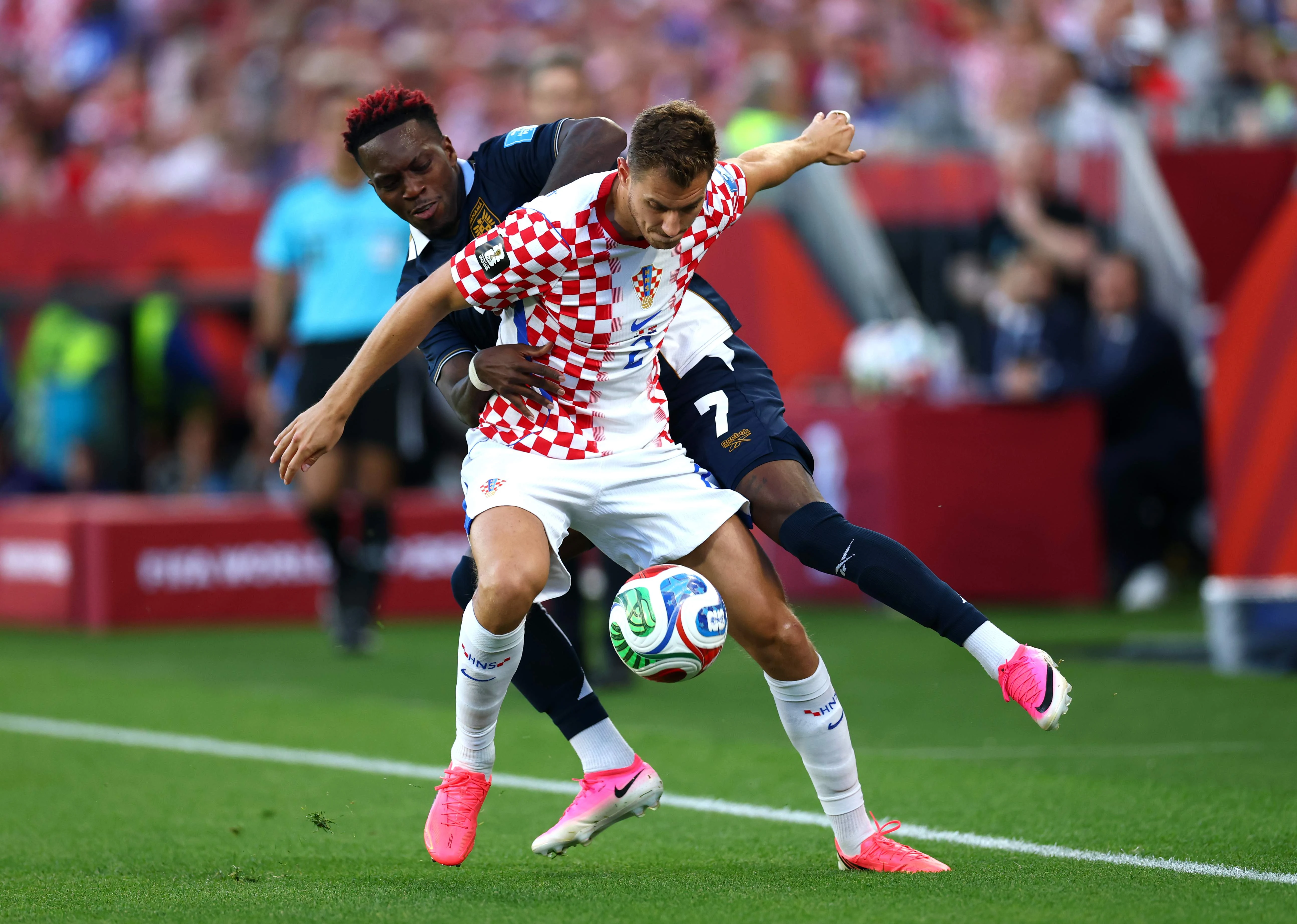 2026世界杯焦点战：英格兰2-0巴拿马，凯恩创纪录夺金靴